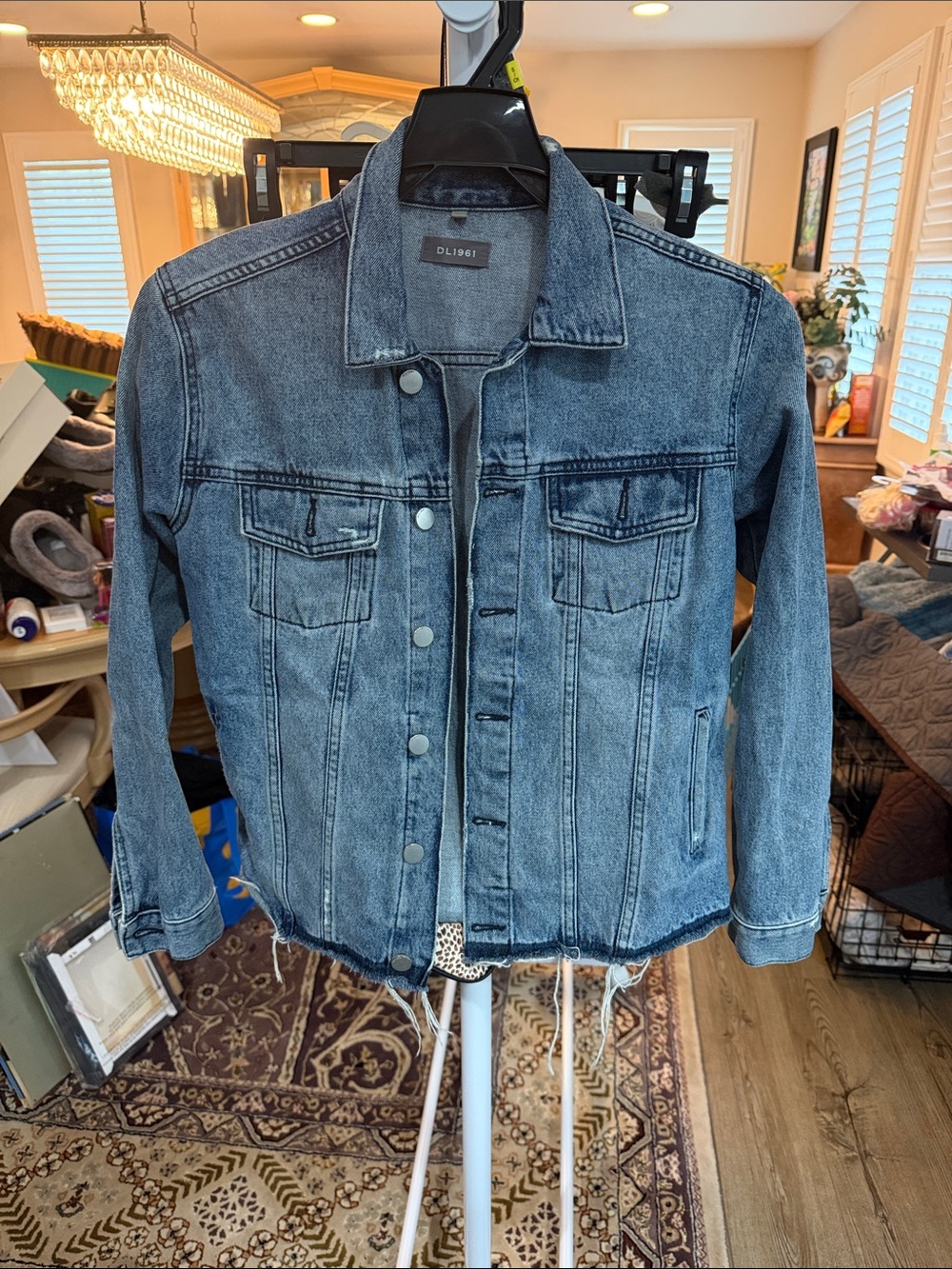 DL1961 Distressed Mid Wash Blue Denim Jacket Small Button Long Sleeve Trucker